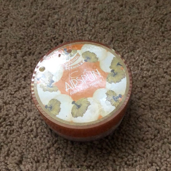 airspun powder - Picture 1 of 4